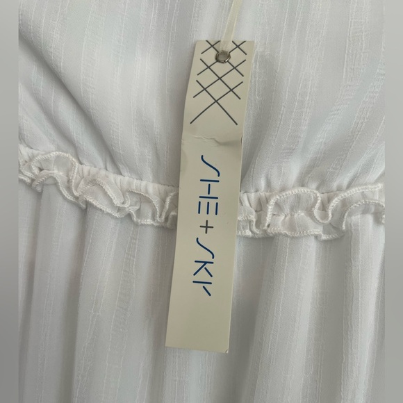 NWT Beautiful strapless white dress with open sides. Size medium. - Picture 5 of 7